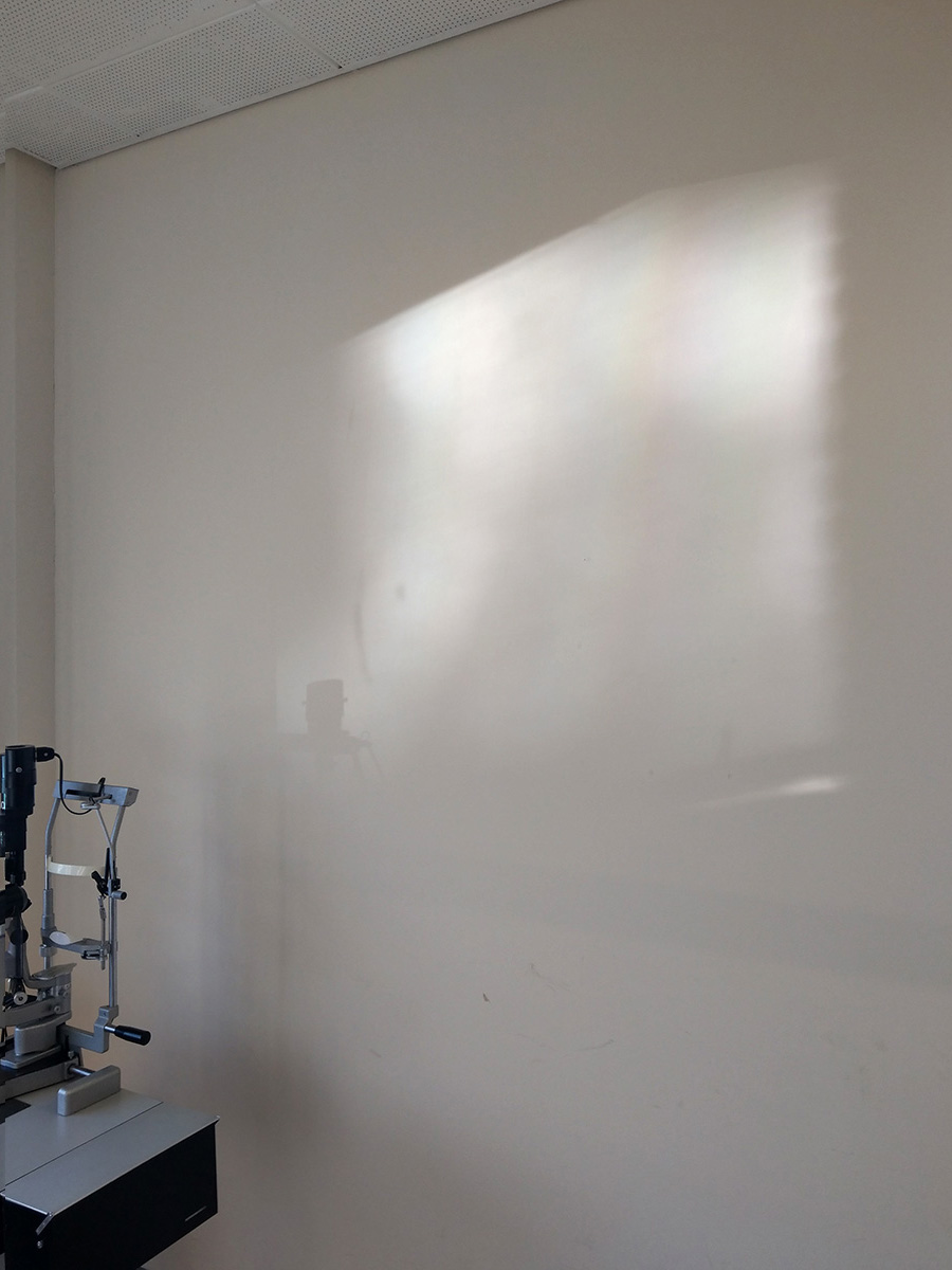 Refracted light on the wall of a clinical room in a hospital